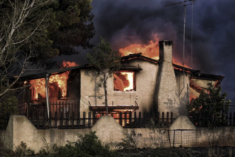 Ξεχειλίζει η οργή κατά των Κυβερνητικών: «Η μαύρη θητεία της Δούρου μετρά 100 νεκρούς μέχρι σήμερα» – «Ριπές»  Τσιάρτα: «Καμία παραίτηση παίζει;»